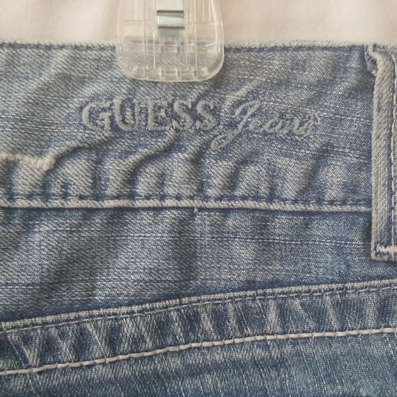 NWOT Guess Jean shorts - Picture 6 of 9